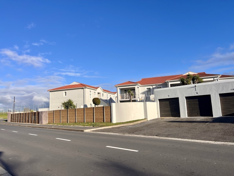 3 Bedroom Property for Sale in Flamingo Vlei Western Cape